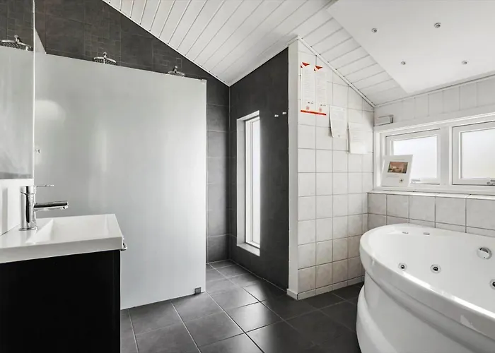 1405-aakirkeby-holsteroddevej-22 * Vester Somarken